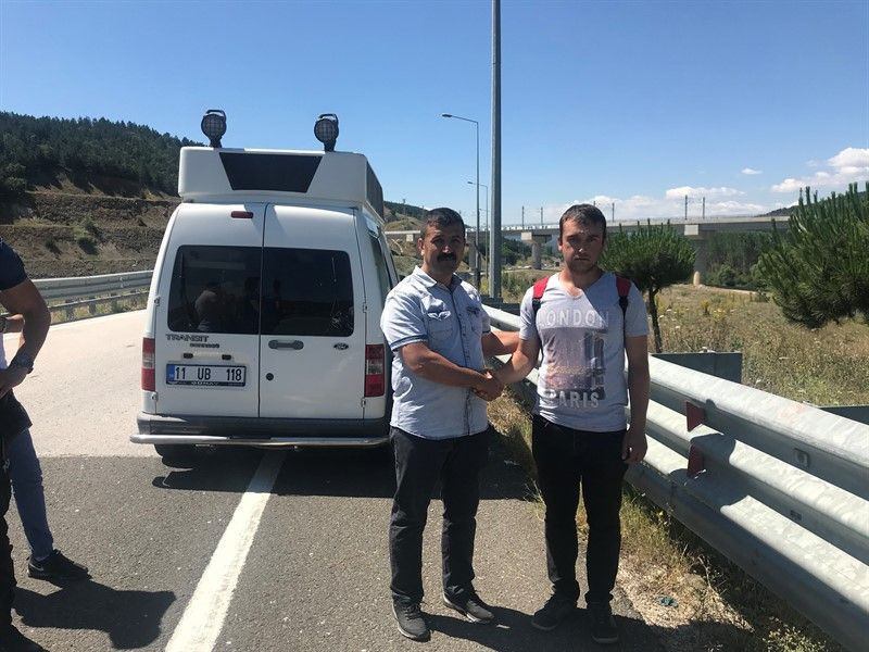 Yolda yürürken 1,5 kilo ağırlığında ziynet eşyası buldu - Resim: 2