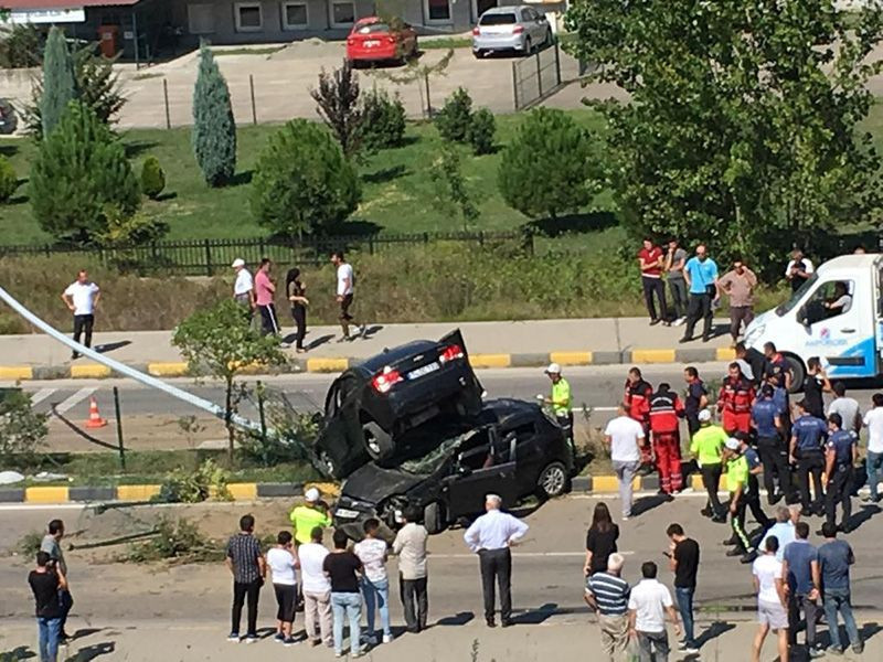 Bartın'da otomobiller üst üste çıktı 10 yaralı - Resim: 3