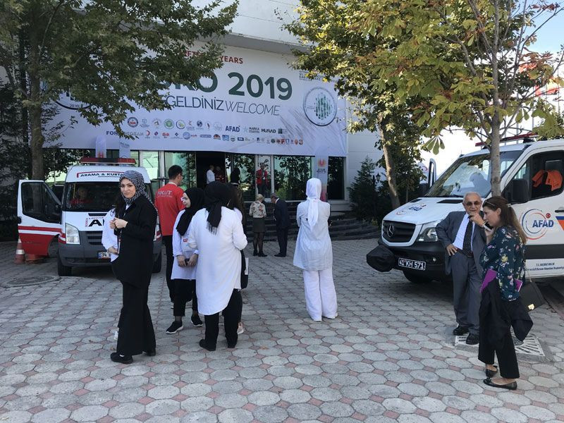 Deprem seminerinde depreme böyle yakalandılar - Resim: 1