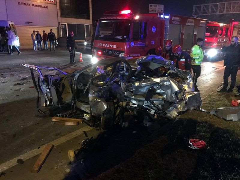 Sakarya'da 3 kişinin öldüğü 7 kişinin yaralandığı kaza anı kamerada - Resim: 1
