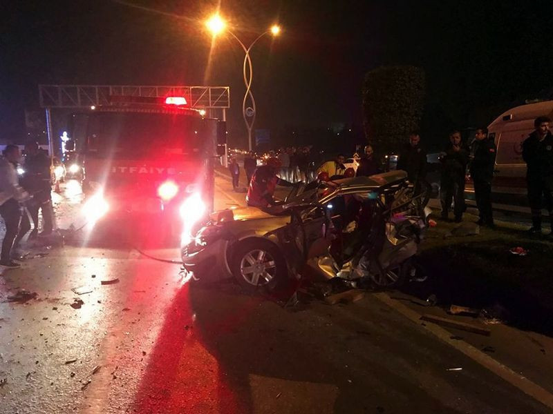 Sakarya'da 3 kişinin öldüğü 7 kişinin yaralandığı kaza anı kamerada - Resim: 2