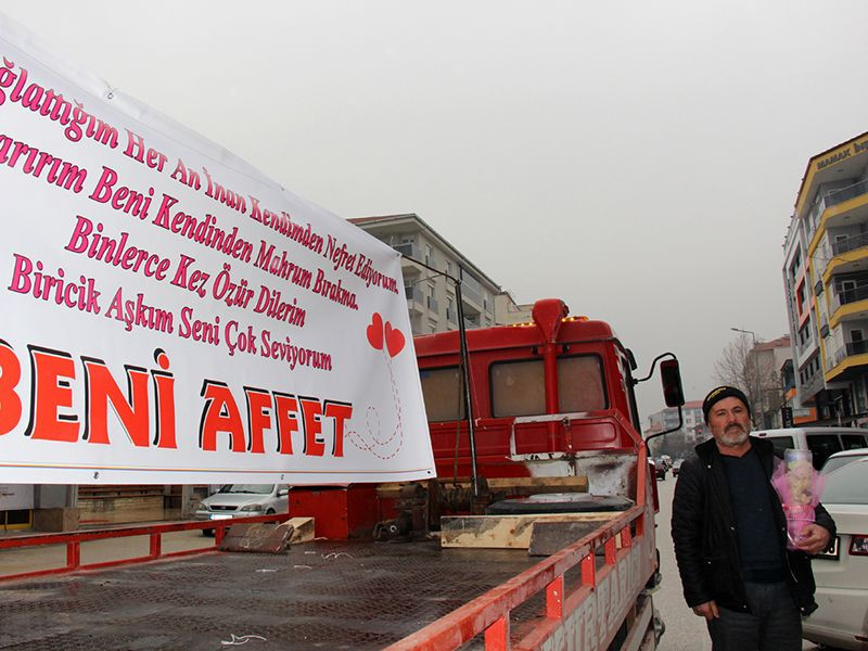 Burdur'da barışmak için pankart açan adamı eşi polise şikayet etti - Resim: 2