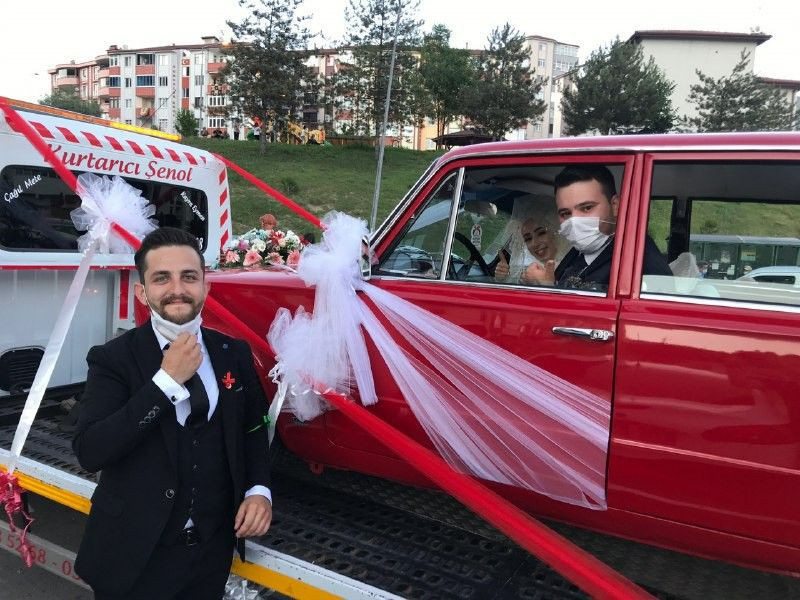 Karabük'te damat klasik otomobilini yıpranmasın diye çekiciye yükleyip kız almaya gitti - Resim: 4