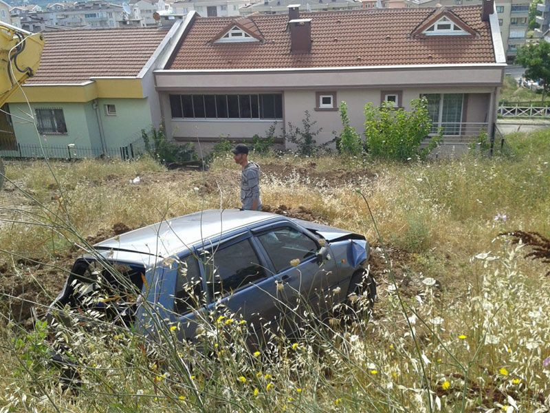 Osmangazi'de sabah bahçeye çıktı şaha kalkmış otomobili görünce şok geçirdi - Resim: 4