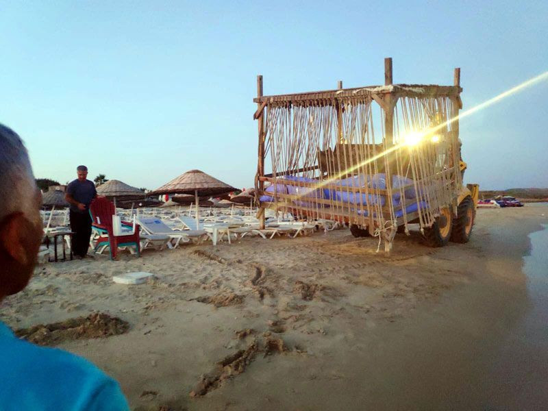 Çeşme'de kumsaldaki 1500 liralık localar kaldırıldı - Resim: 4