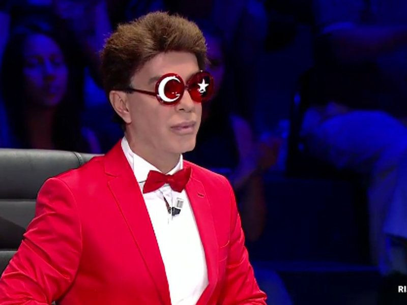 Yılmaz Morgül, kaldığı otelin yerlerini süpürdü! Emekçi Morgül bu anları videoya aldı - Resim: 1