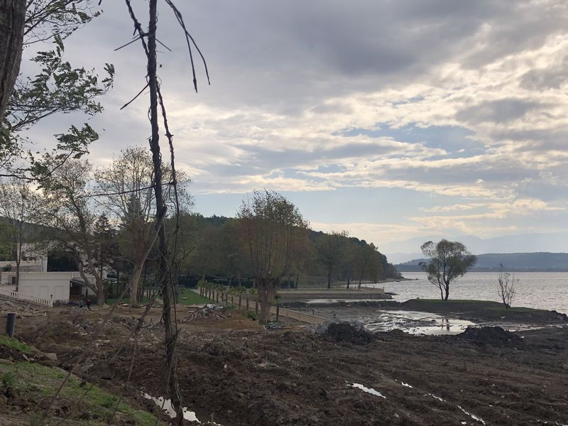 Sakarya'da tepki çeken görüntü! Göle kepçe sokup talan ettiler - Resim: 3