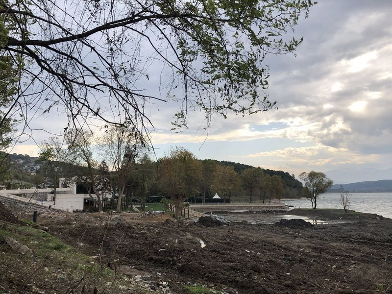 Sakarya'da tepki çeken görüntü! Göle kepçe sokup talan ettiler - Resim: 4