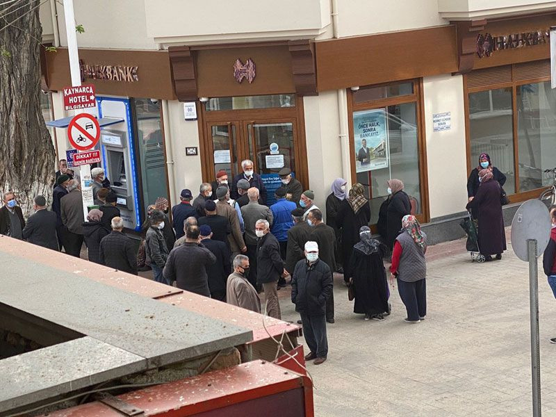 İznik'te banka önünde korkutan görüntü! Polis ekipleri devreye girdi - Resim: 3