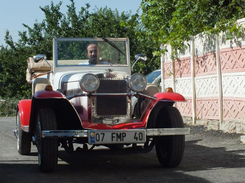 92 yaşındaki arabasına gözü gibi bakıyor 600 bin liralık teklife rağmen satmadı - Resim: 1