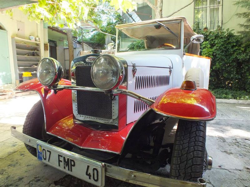 92 yaşındaki arabasına gözü gibi bakıyor 600 bin liralık teklife rağmen satmadı - Resim: 2