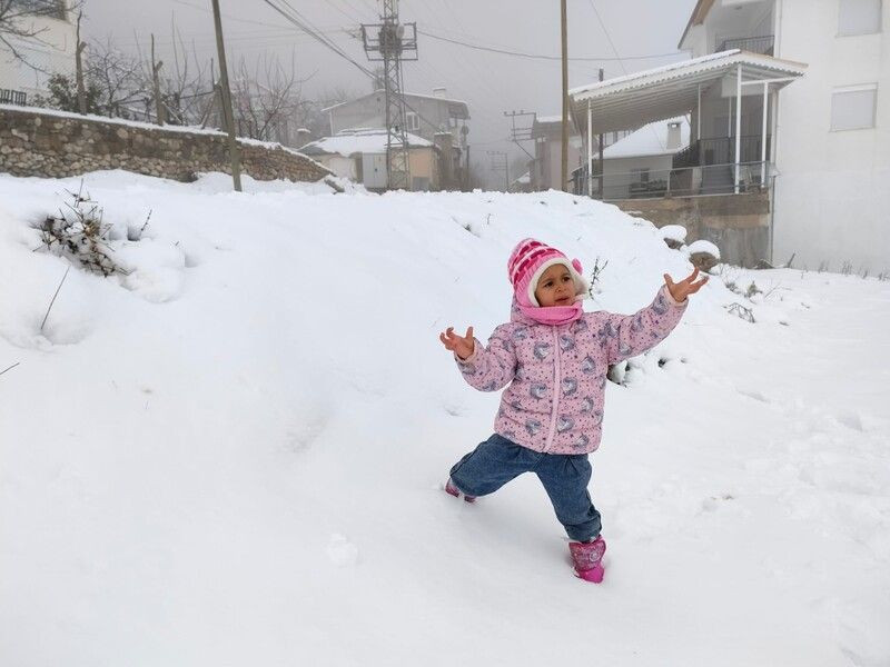 30 dakikada iki mevsim! Antalya'da turistler denizin ve karın keyfini çıkardı - Resim: 1