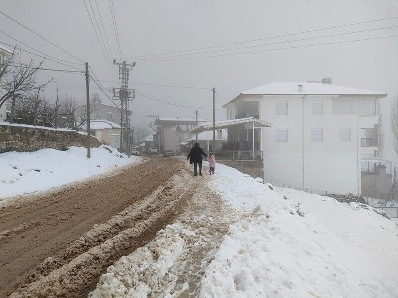 30 dakikada iki mevsim! Antalya'da turistler denizin ve karın keyfini çıkardı - Resim: 3