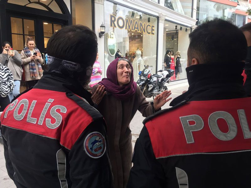 Adana'da görenler ağladı 'siz gidin bakın ben burada bekleyeceğim' kimse onu sakinleştiremedi - Resim: 2