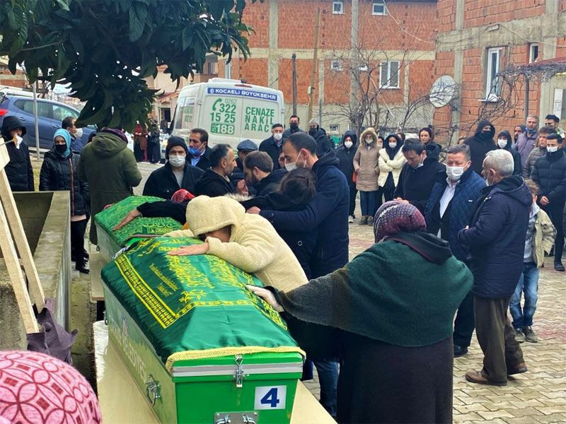 Gebze'de kırmızı ışıkta araçta öldürülen iki genç kadınla ilgili korkunç detaylar ortaya çıktı - Resim: 1