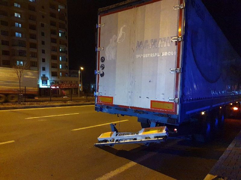 Ehliyetsiz gençlerin gezisi feci bitti arka koltukta oturanın uzuvları koptu yanında ölen arkadaşıyla 1 km gitti - Resim: 4