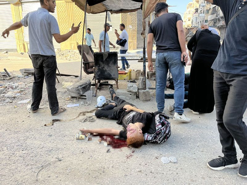 İsrail ordusu Gazze'de yoldan geçen sivilleri bombaladı - Resim: 2