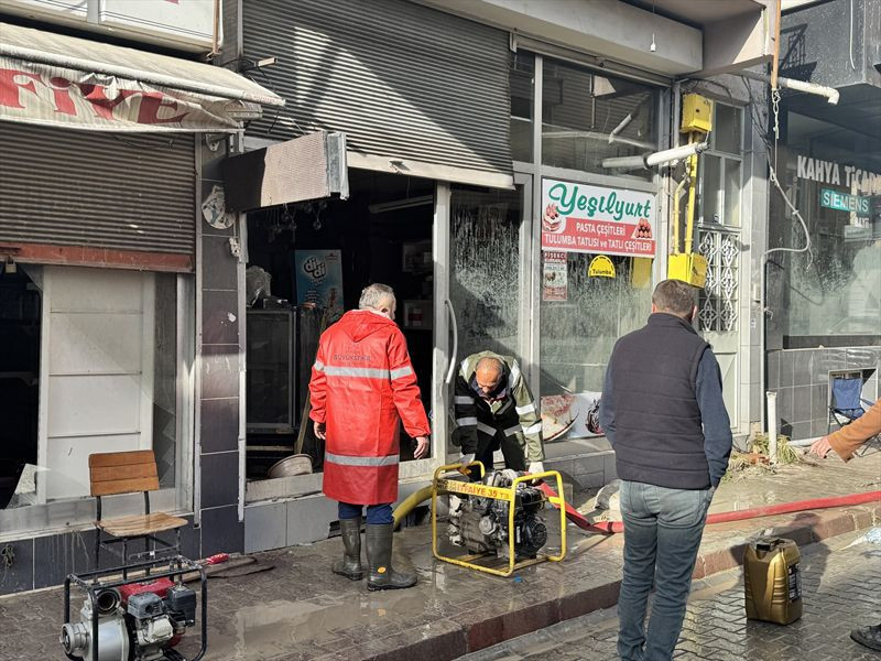 Samsun Havza'daki sel felaketi g&uuml;n ağarınca korkun&ccedil; manzara ortaya &ccedil;ıktı - Resim: 11