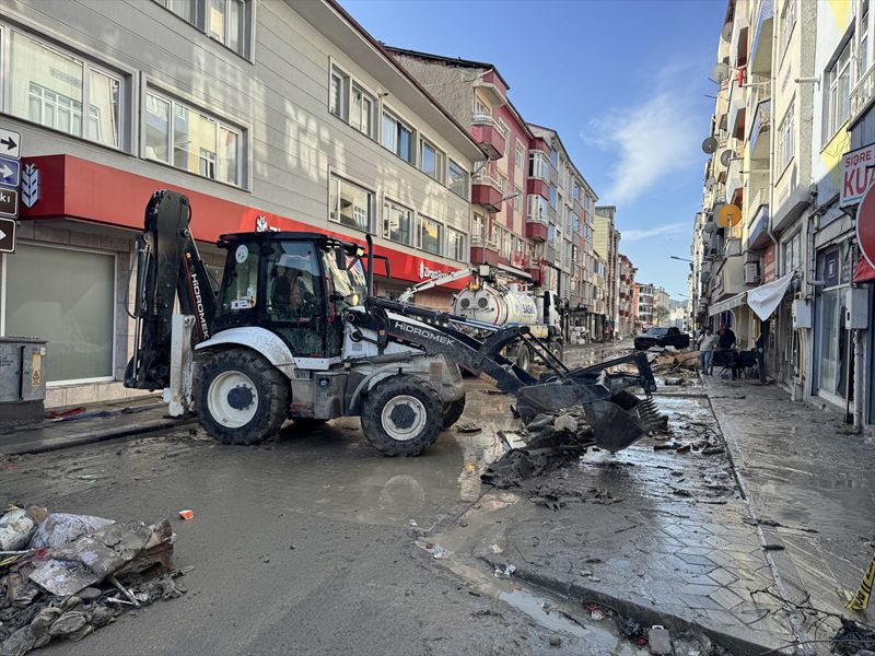 Samsun Havza'daki sel felaketi g&uuml;n ağarınca korkun&ccedil; manzara ortaya &ccedil;ıktı - Resim: 12