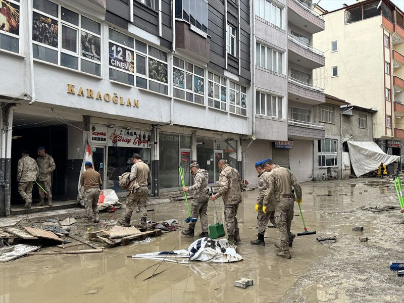 Samsun Havza'daki sel felaketi g&uuml;n ağarınca korkun&ccedil; manzara ortaya &ccedil;ıktı - Resim: 4