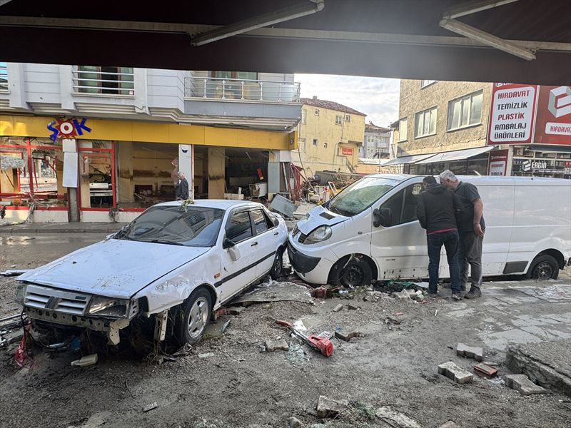 Samsun Havza'daki sel felaketi g&uuml;n ağarınca korkun&ccedil; manzara ortaya &ccedil;ıktı - Resim: 7