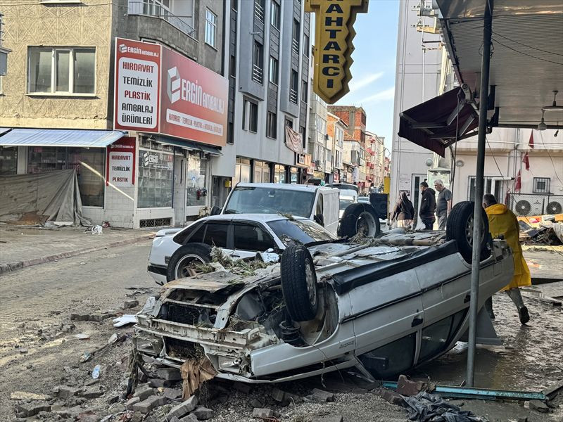 Samsun Havza'daki sel felaketi g&uuml;n ağarınca korkun&ccedil; manzara ortaya &ccedil;ıktı - Resim: 8