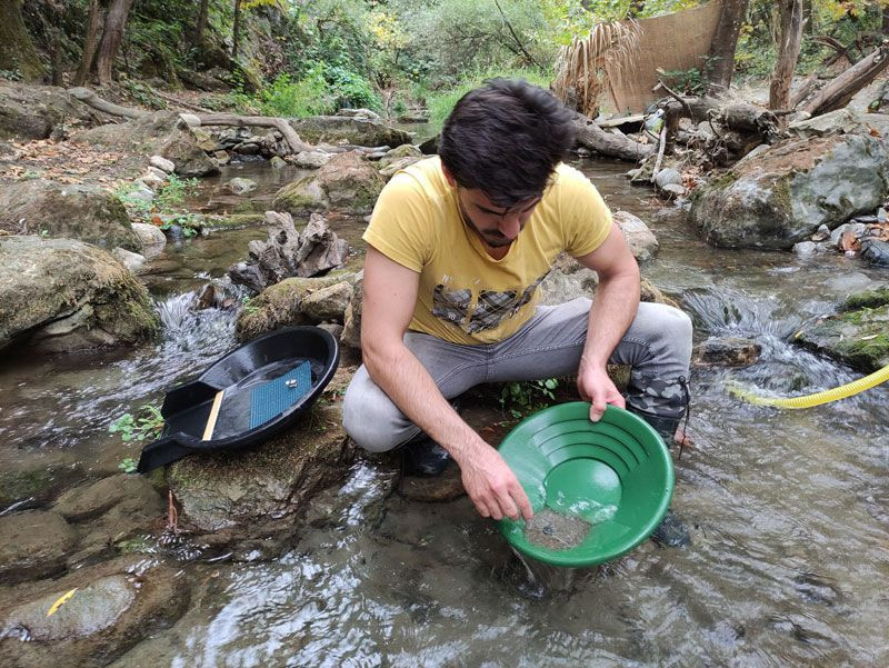 Bursa derelerinden altın çıkarıyor 6 yılda yarım kilo altın topladı - Resim: 2