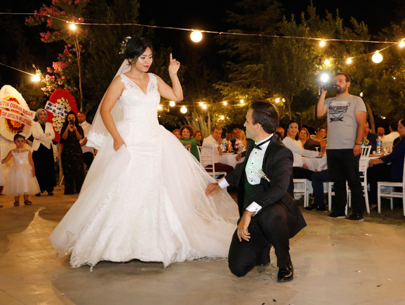 Çinli gelin davul çaldı harmandalı oynadı - Resim: 4