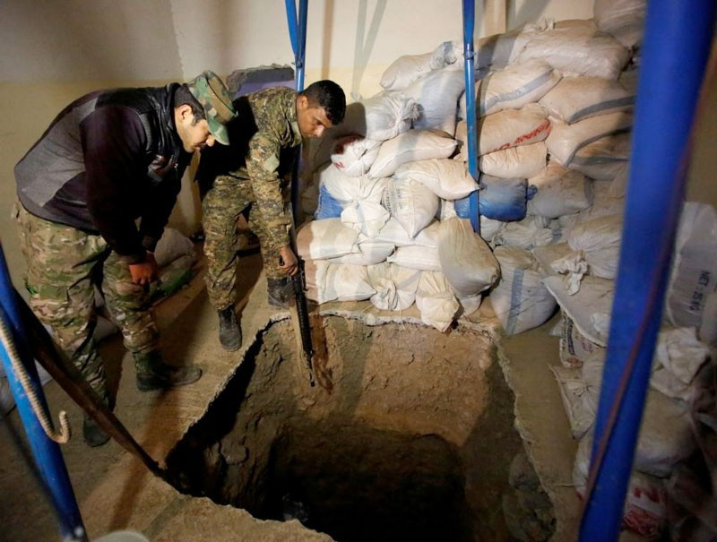 Öldürdüğü terörist ile selfie çekildi! Reuters görüntüledi - Resim: 1