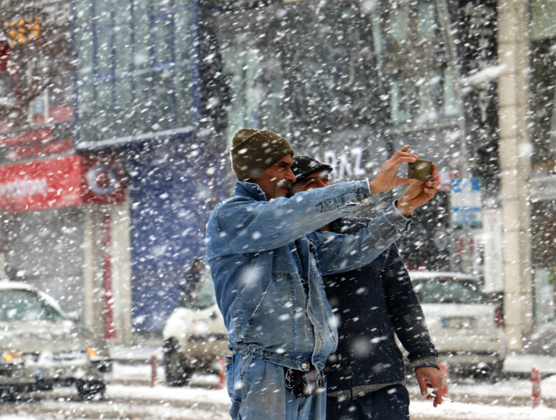 Erzurum'da lapa lapa kar yapıyor! İşte kar manzaraları - Resim: 2