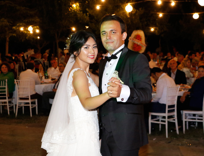 Çinli gelin davul çaldı harmandalı oynadı - Resim: 1