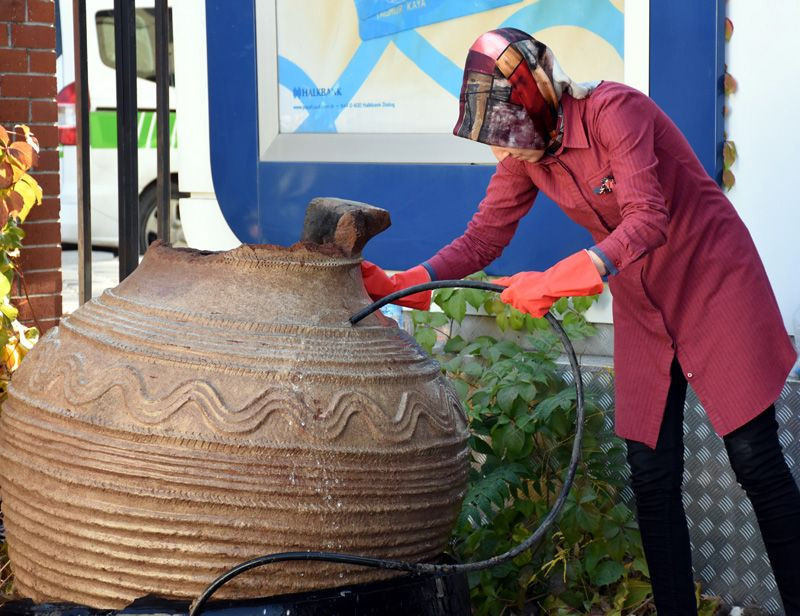 Çiftçi tarlasını sürerken tarihi bir küp buldu jandarmayı aradı - Resim: 4
