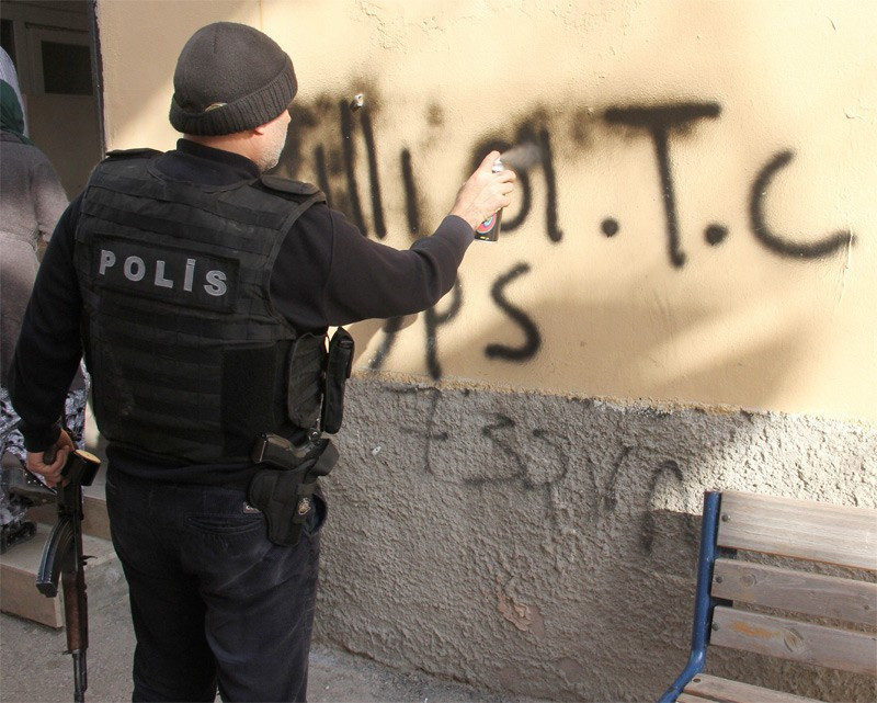 Kadın Abdullah Öcalan çıkarmasını görünce - Resim: 2