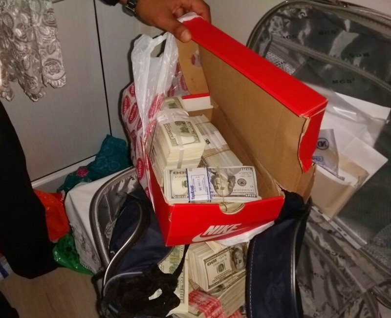 FETÖ üyesi ayakkabı kutusunda 1 milyon dolarla yakalandı - Resim: 1