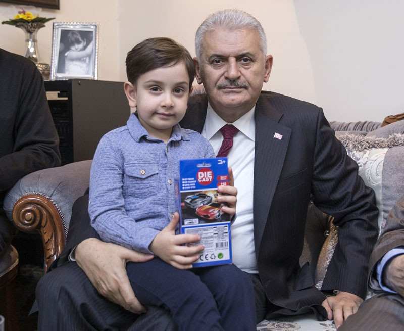 Binali Yıldırım teravih namazı sonrası o eve gitti - Resim: 1