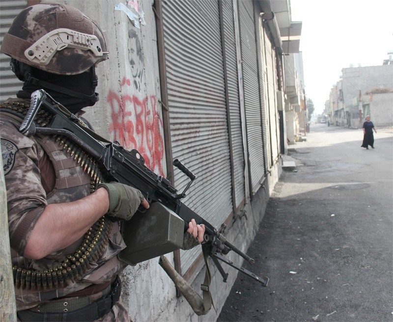 Kadın Abdullah Öcalan çıkarmasını görünce - Resim: 1