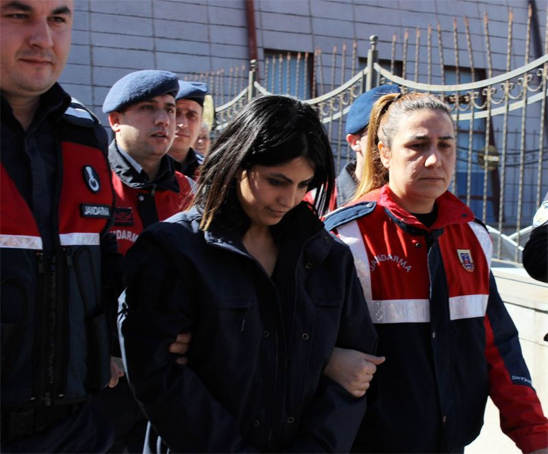 Zehra'nın itirafları şoke etti! Süprizim var gözlerini kapa deyip nişanlısını kesmiş - Resim: 4