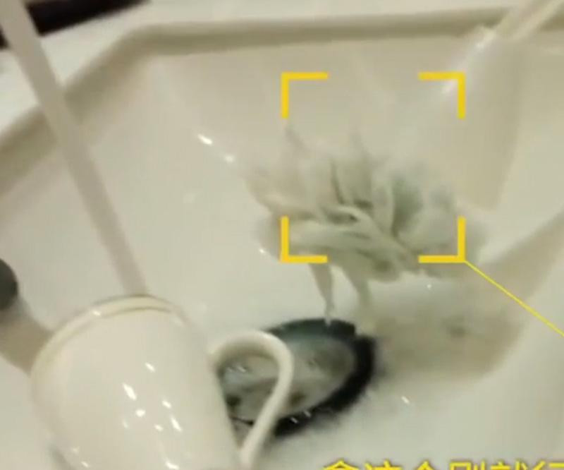 Ünlü otelde skandal bardakları tuvalet fırçasıyla bardakları yıkadılar - Resim: 2