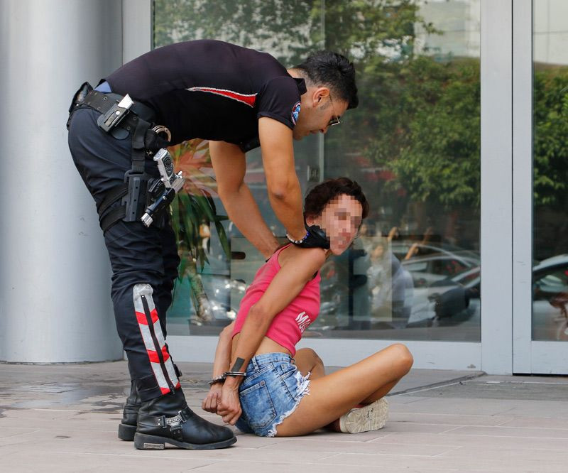 Antalya'da ortalığı birbirine katan Dilara hırsızlıktan tutuklandı - Resim: 3