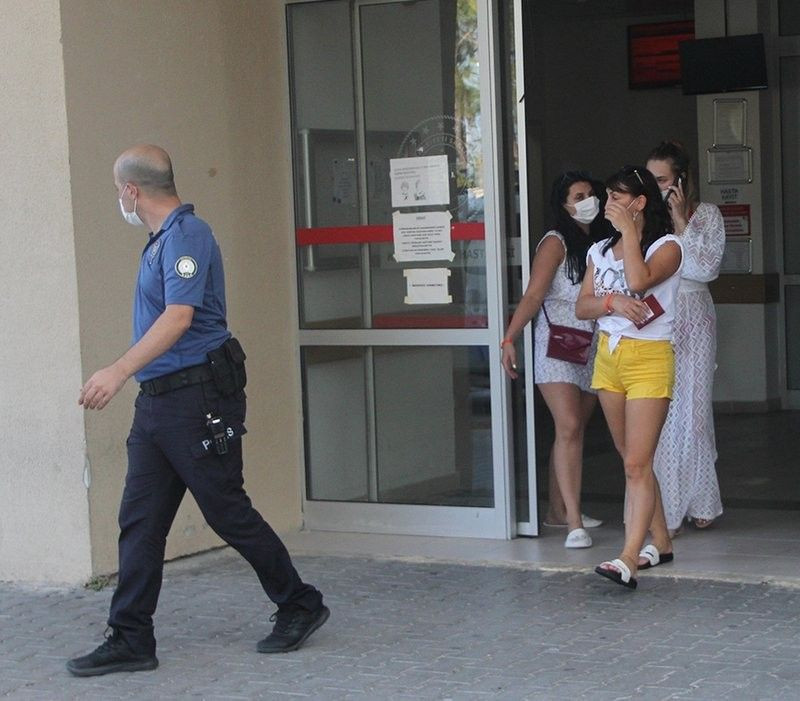 Antalya'da yüzsüzlüğün bu kadarı pes dedirtti! Hemşireye terlikle saldırdılar - Resim: 2