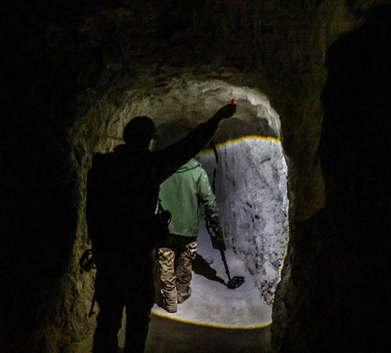 Suriye'nin altını köstebek yuvasına çevirmişler YPG tünelleri görüntülendi - Resim: 9