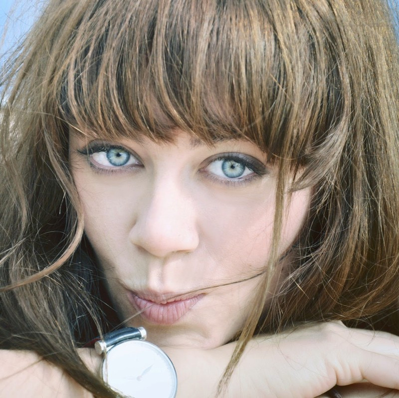 Demet Evgar bir kadınla yakalandı elini asla bırakmadı - Resim: 1