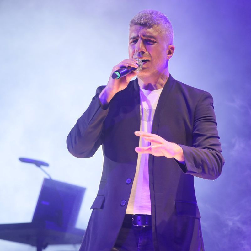 Özcan Deniz 9 yıl aradan sonra sahne alıyor para paraya demeyecek - Resim: 1