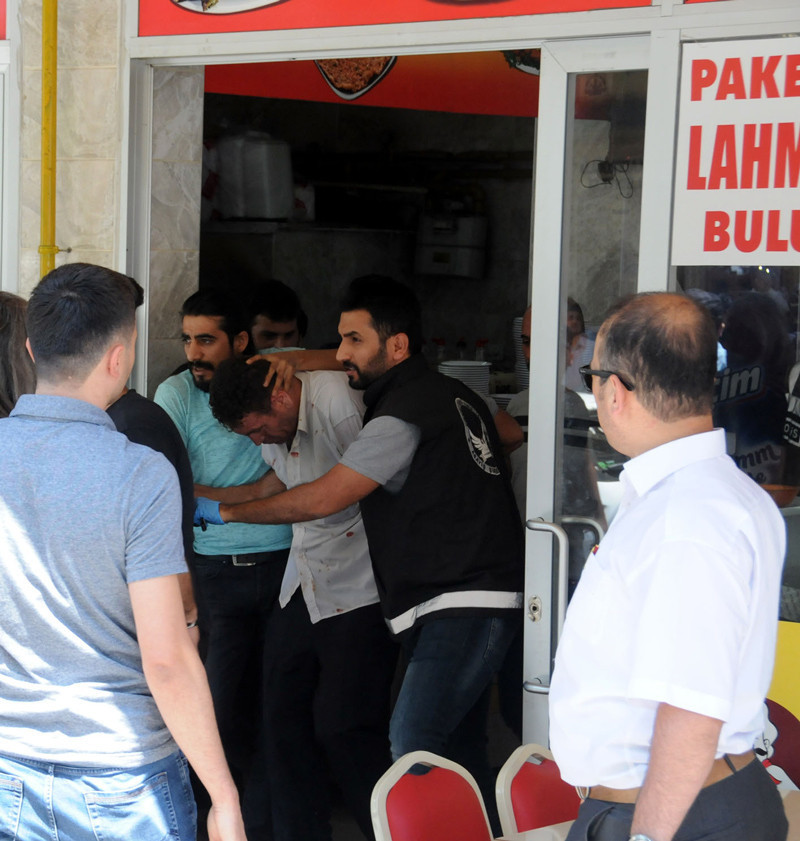 Taciz iddiası ilçeyi karıştırdı linç etmek istediler! - Resim: 1