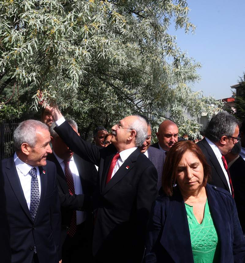 Kılıçdaroğlu çok neşeliydi yolda yürürken... - Resim: 2