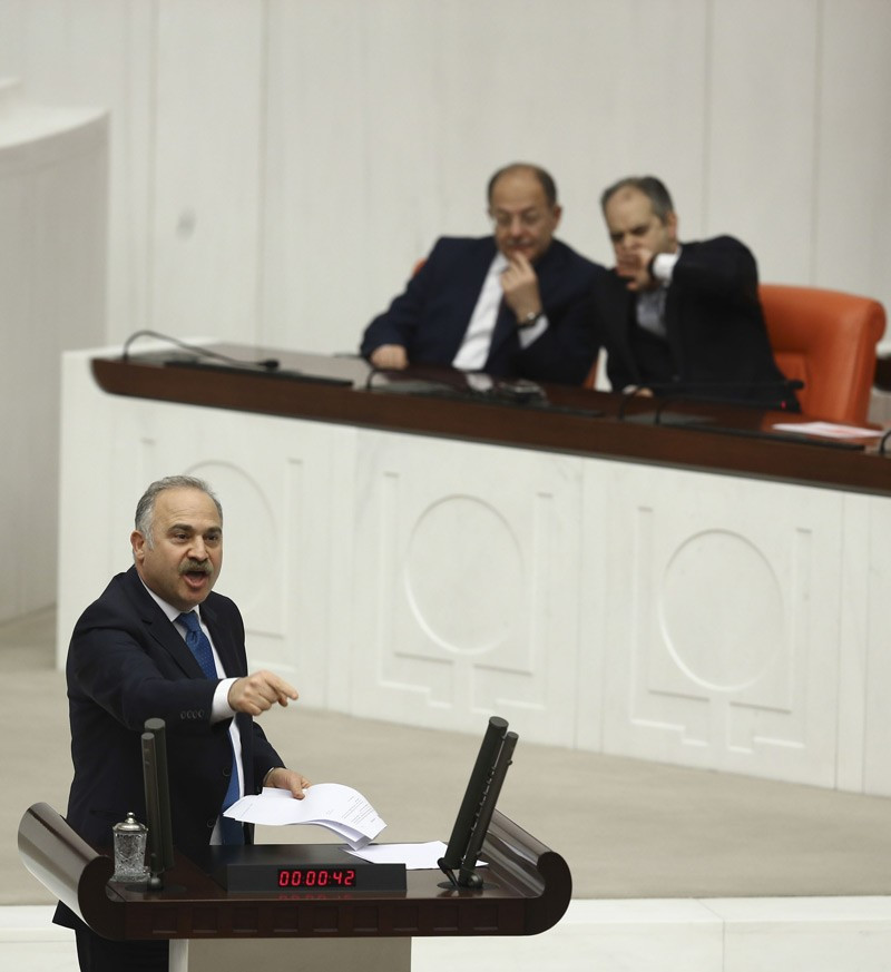 CHP'li Levent Gök TBMM'de böyle düştü - Resim: 1