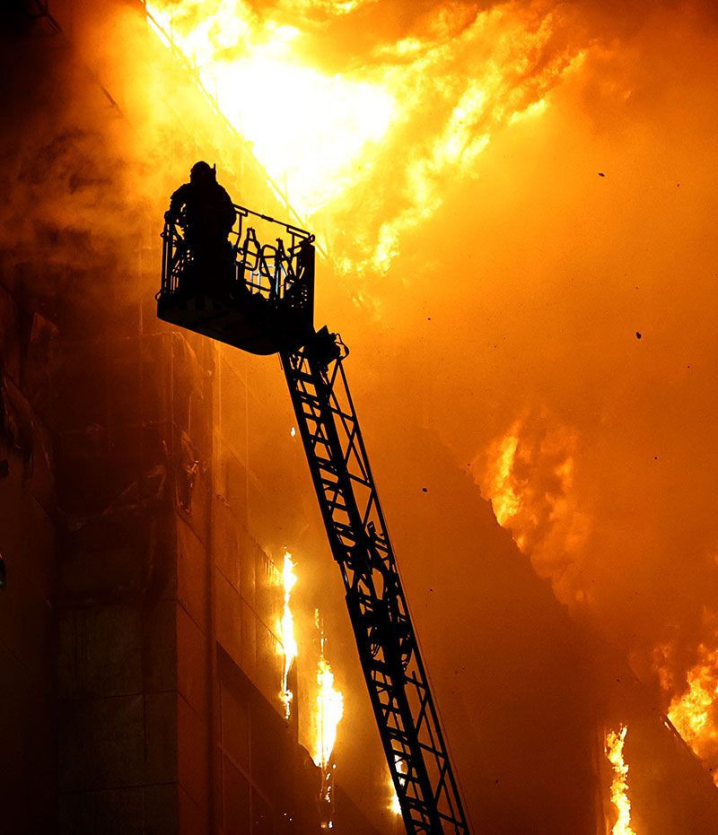 İstanbul'da dev yangın! Arnavutköy'deki fabrika 5 saatte zor söndürüldü - Resim: 3