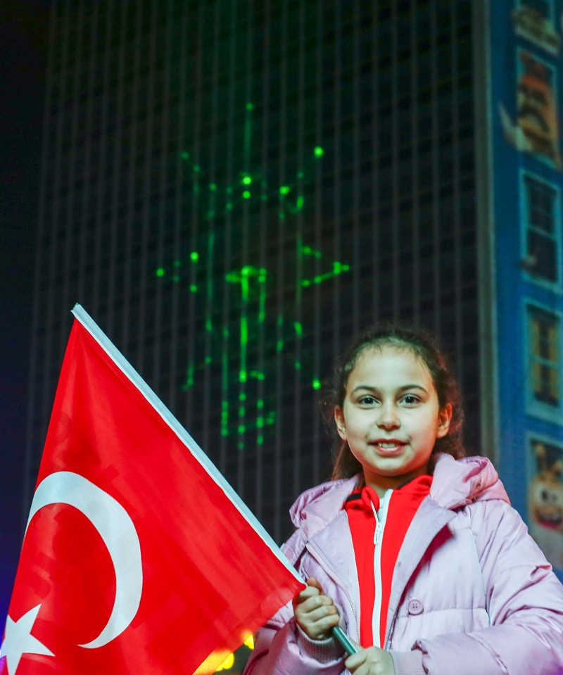 AK Parti'den lazerli "Evet" kampanyası - Resim: 1