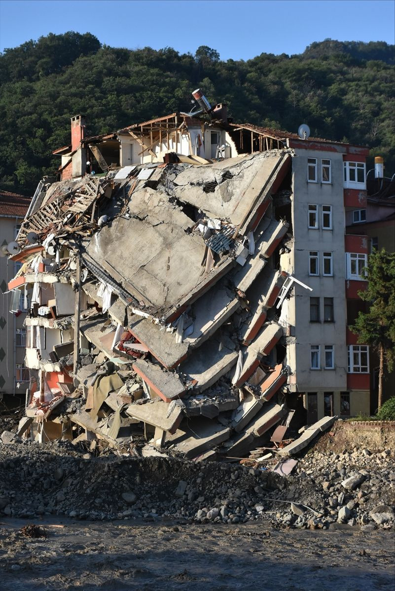 Selin vurduğu Bozkurt'tan hüzünlendiren görüntüler! Her şey sokaklara saçıldı - Resim: 2