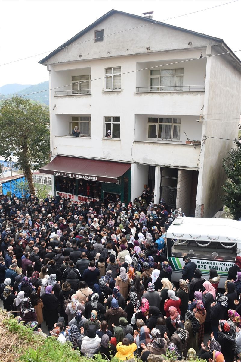 Tabutunun üzerine duvak örttüler! Gözyaşları sel oldu - Resim: 3
